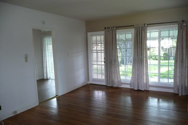 1910 W 18th St - Photo 2 of 4