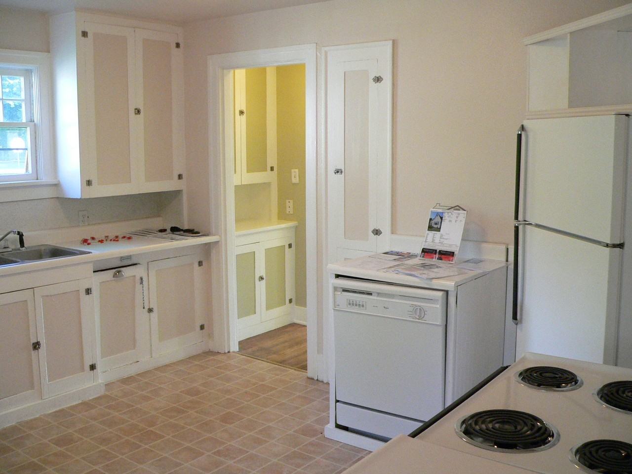 1102 E Maplewood Ave - Photo 3 of 13