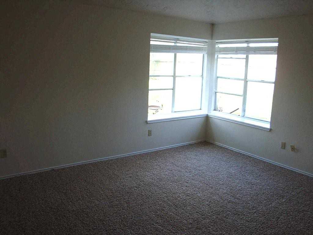 2122 Aberdeen Dr #1 - Photo 3 of 4