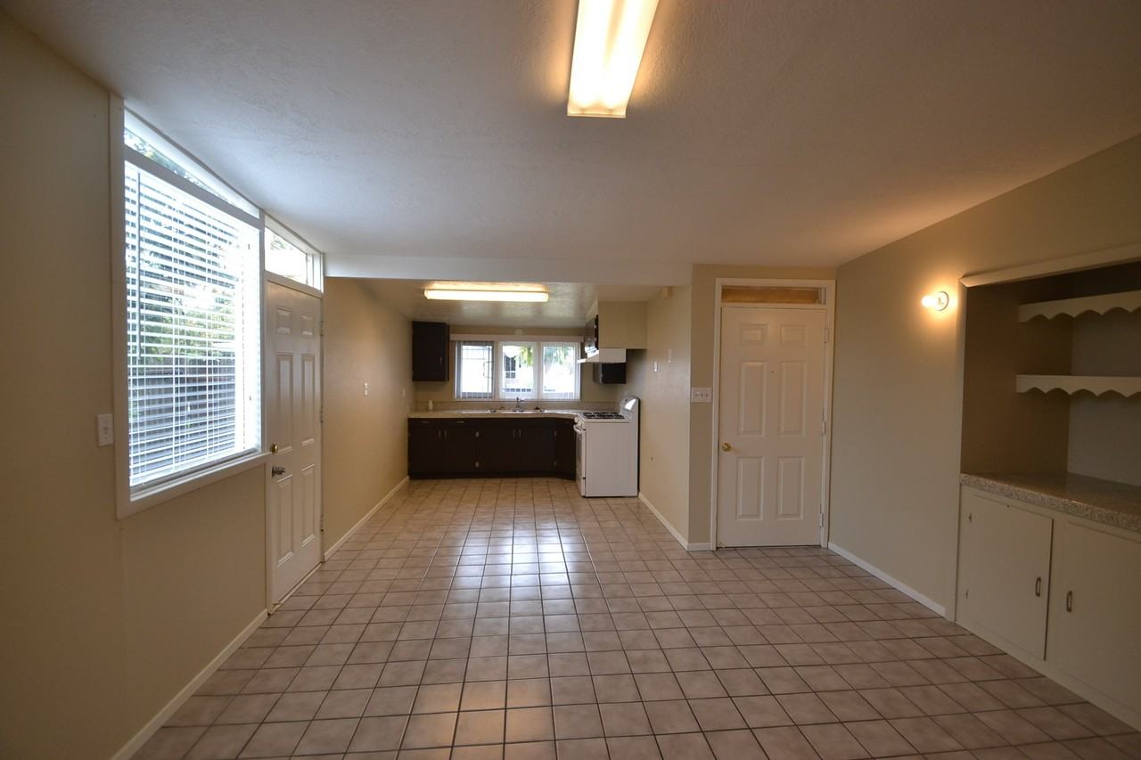 1309 Hobson Ave - Photo 2 of 9