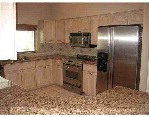 10761 NW 5th St - Photo 3 of 8