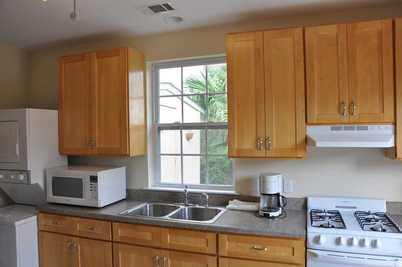 425 Robert E Lee Blvd - Photo 3 of 6