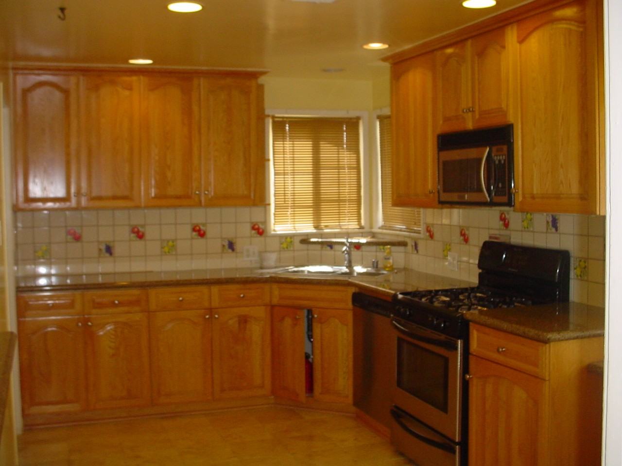 208 Center Ct Dr - Photo 2 of 4