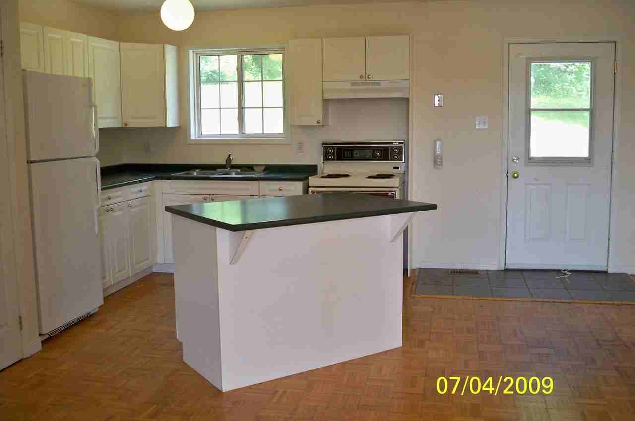 372 Arthur St #2 - Photo 3 of 4