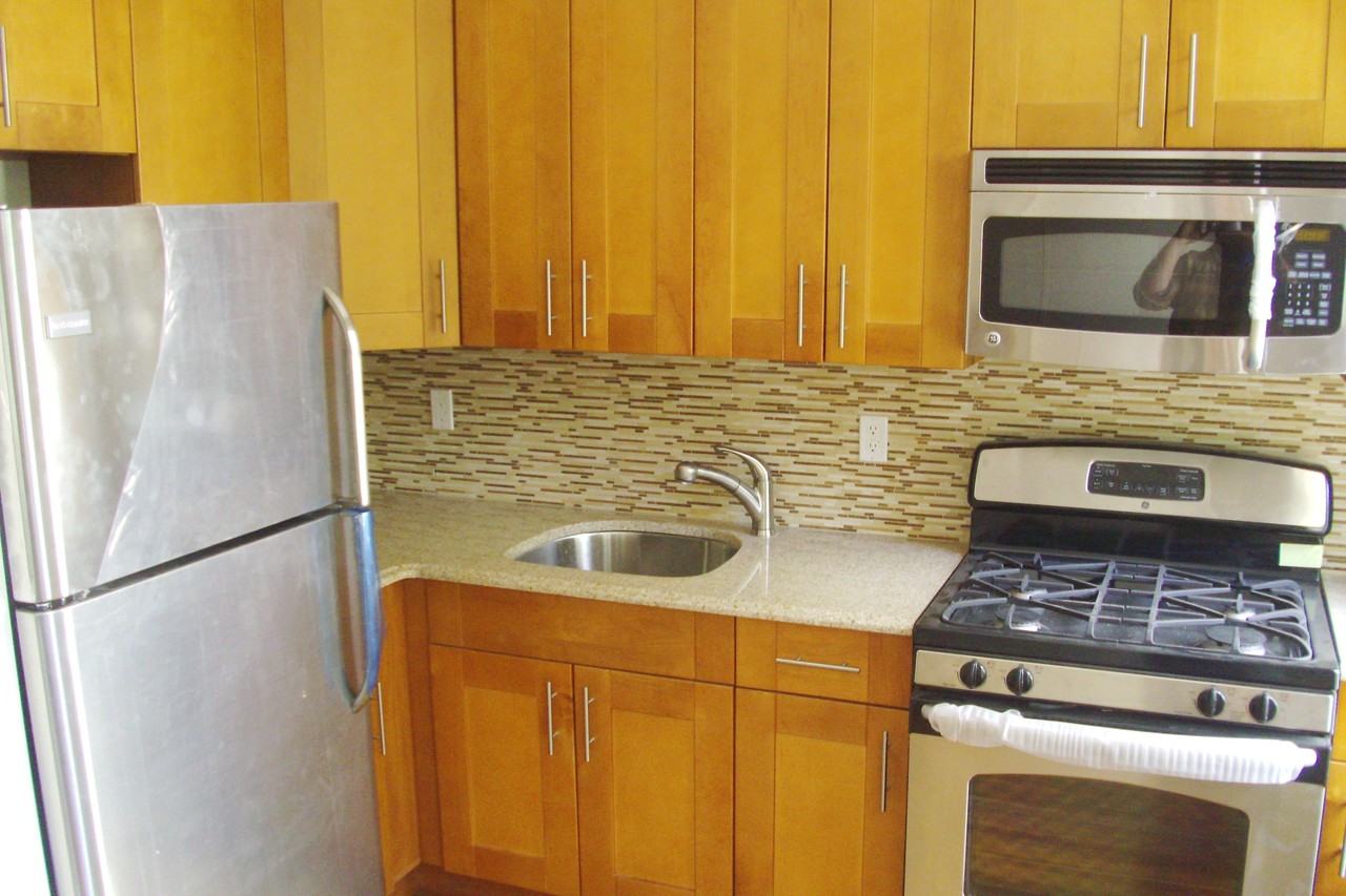 384 Halsey St #2 - Photo 3 of 6