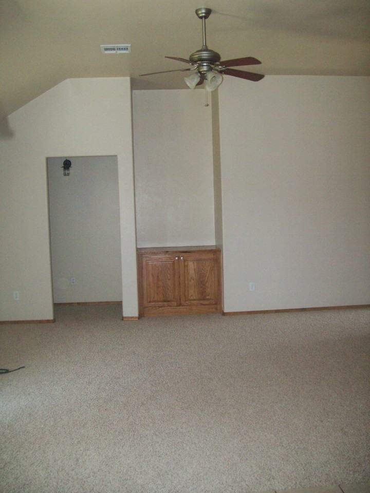 625 NW 112th St - Photo 2 of 12