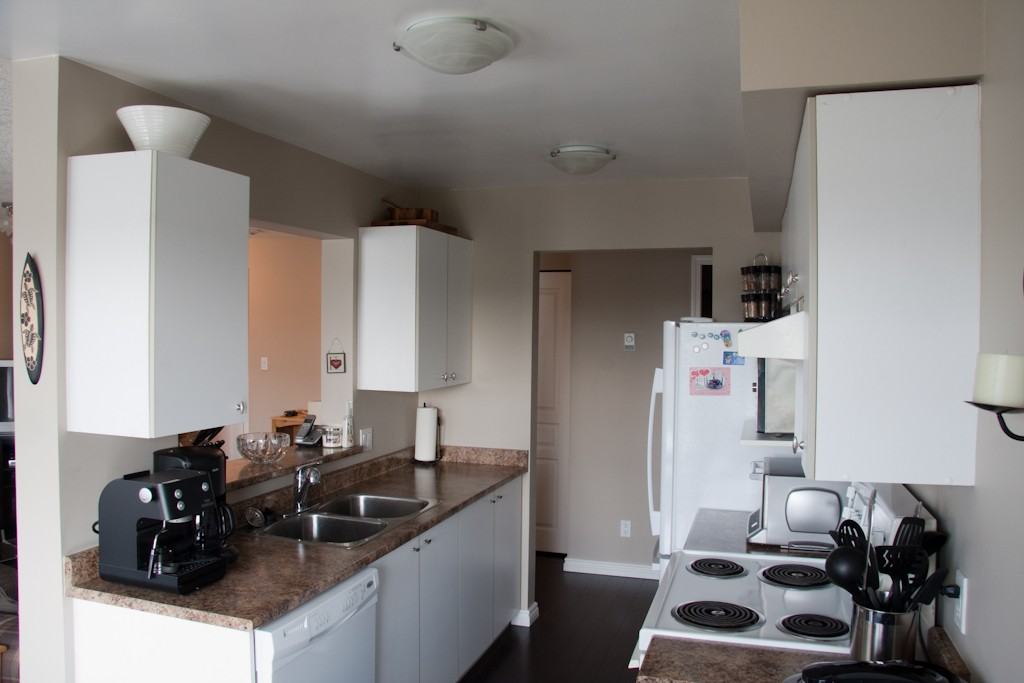 894 Vernon Ave - Photo 2 of 5