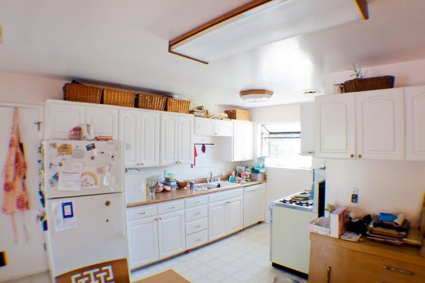 2052 Tiny St - Photo 3 of 5