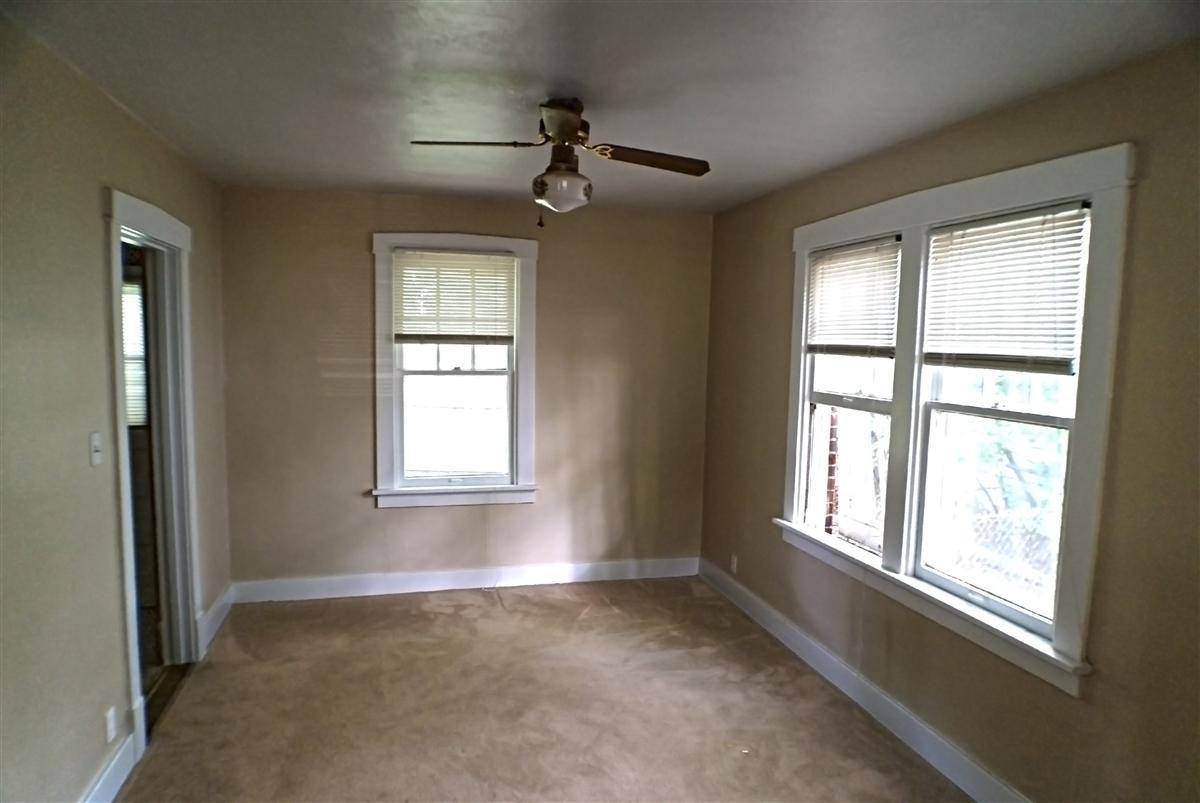 1030 Charleville Ave - Photo 3 of 5