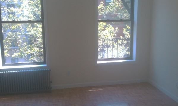 427 Clinton St - Photo 3 of 7