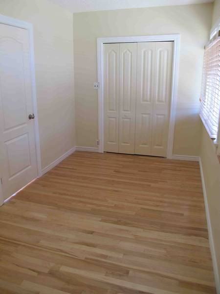 68 6a St NE - Photo 3 of 9
