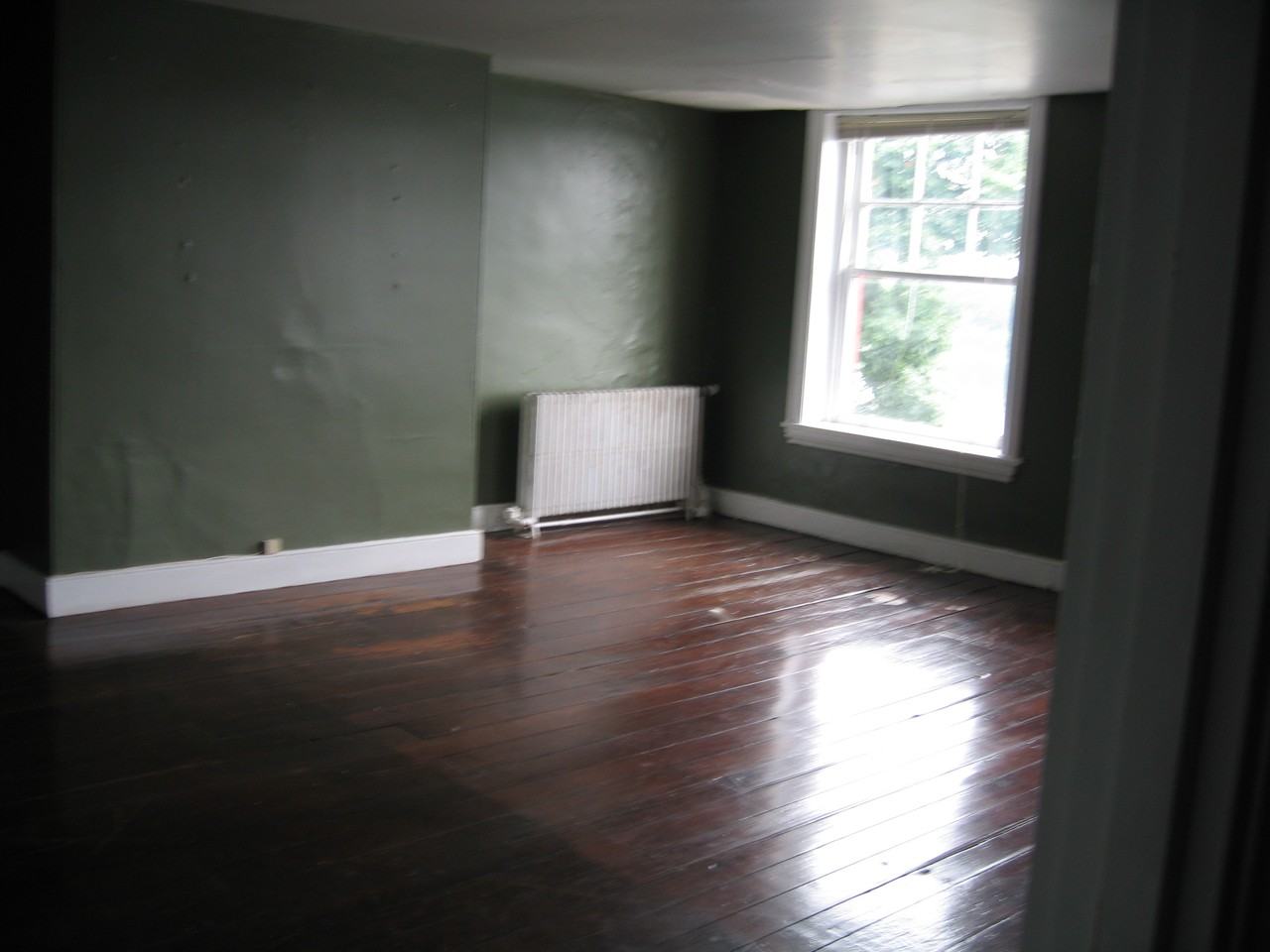 321 N Front St - Photo 2 of 6