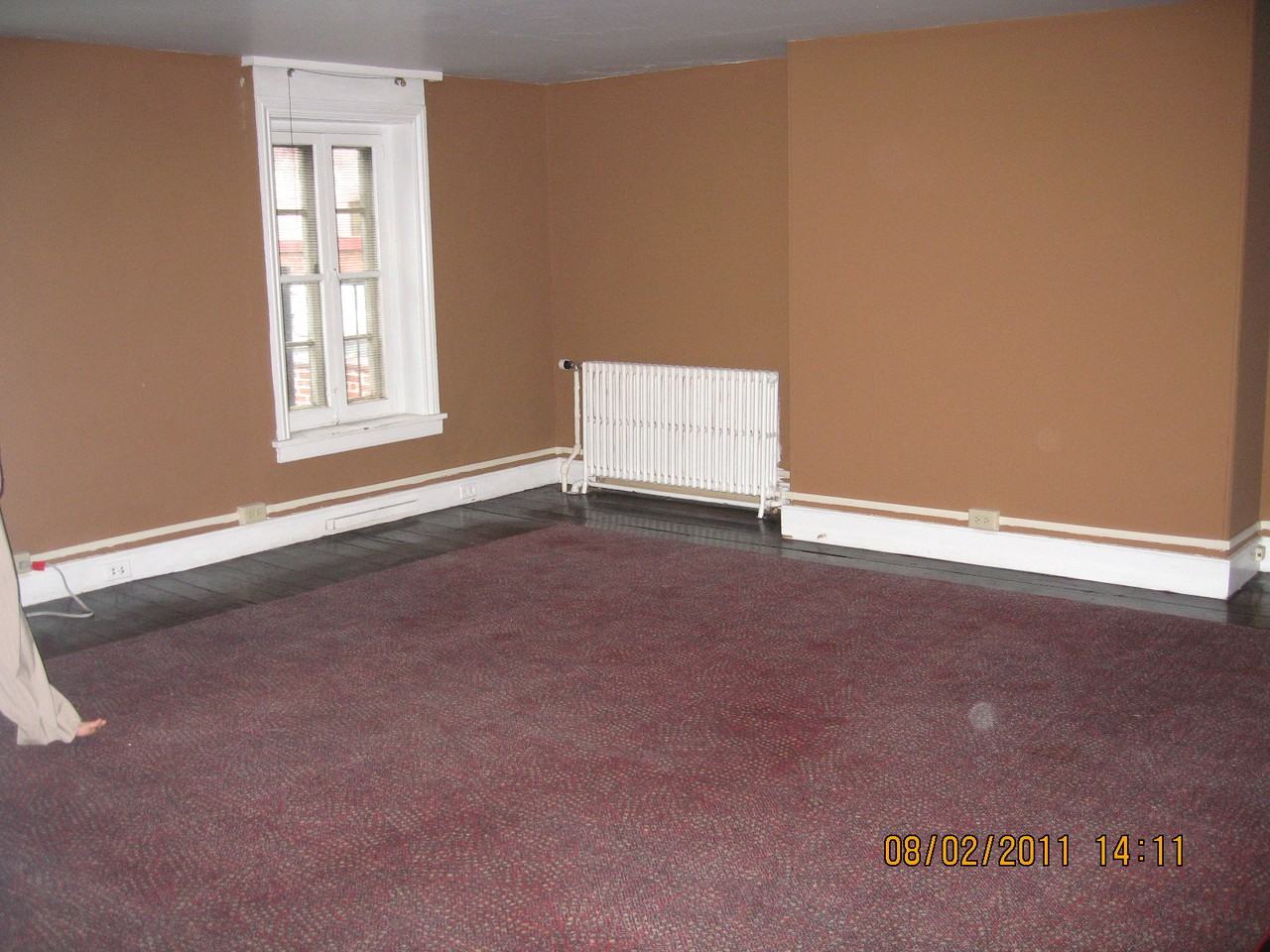 321 N Front St - Photo 3 of 6