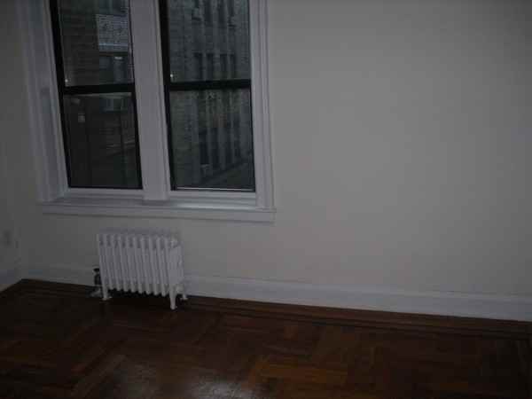 32-23 93rd St - Photo 2 of 4