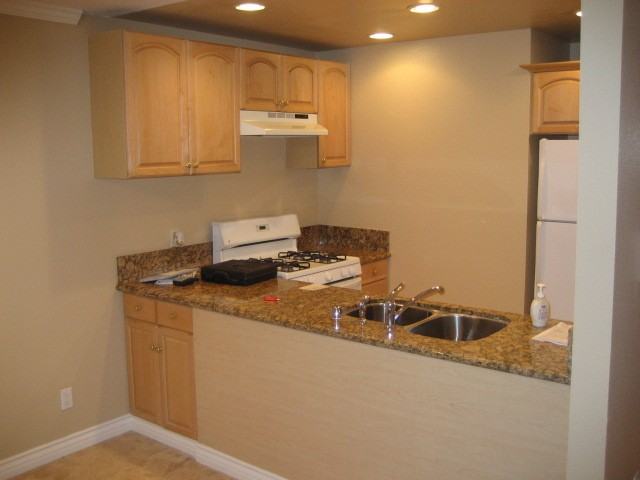 225 50th St #6 - Photo 2 of 4