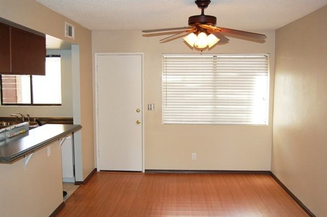 273 S Sentous Ave - Photo 3 of 16