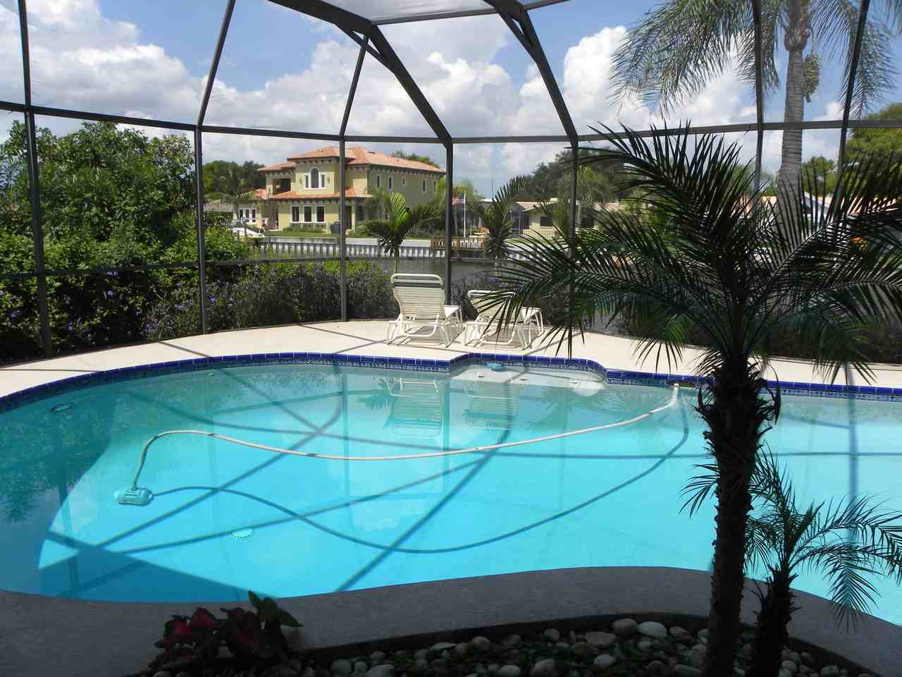 1985 Carolina Ave NE - Photo 2 of 3