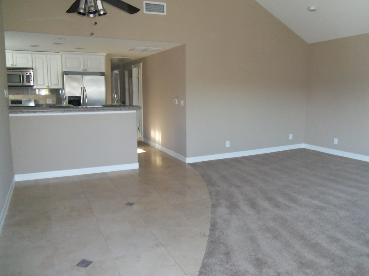 211 Colton St - Photo 3 of 7