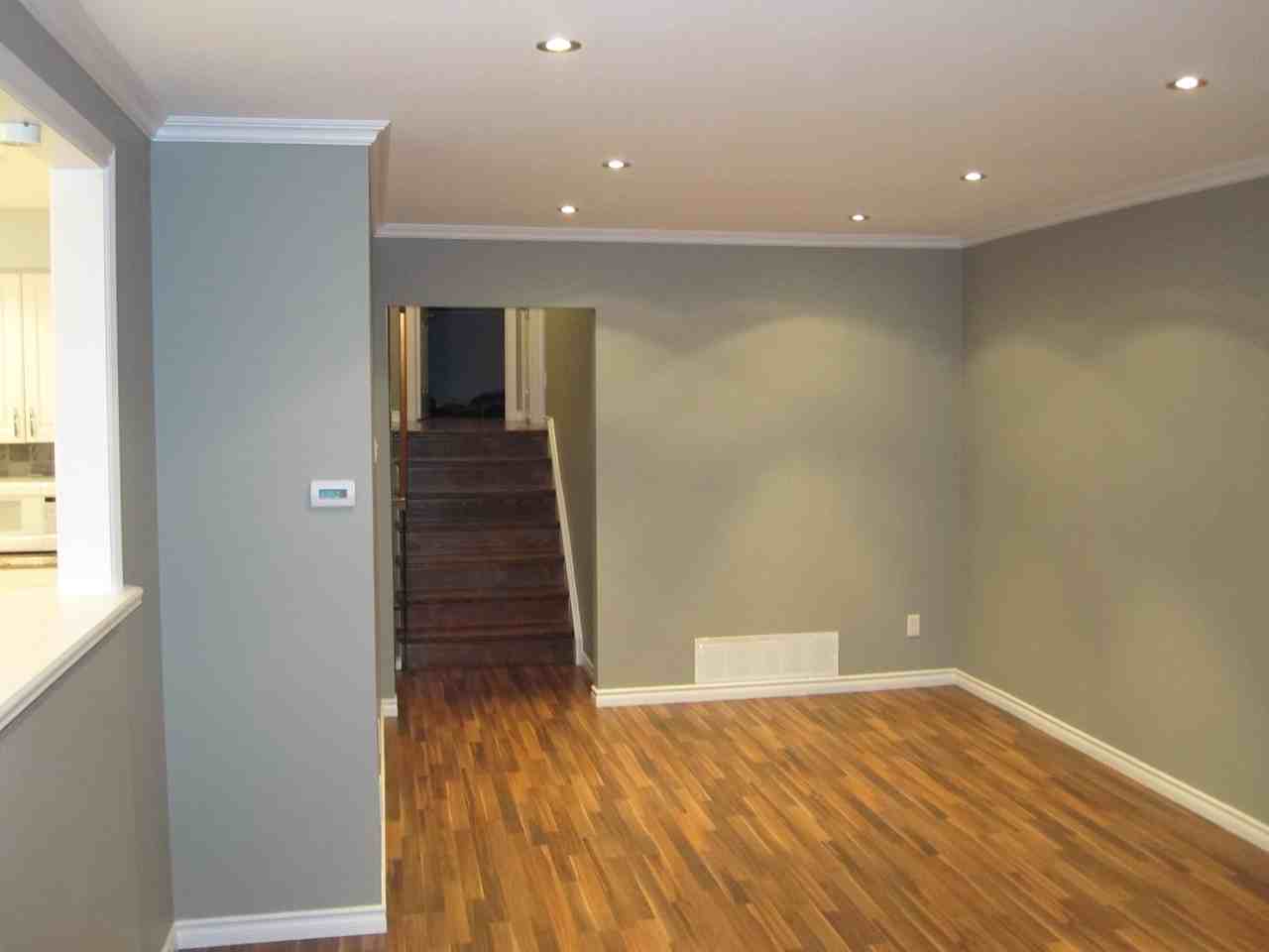 110 Simmons Blvd - Photo 2 of 12