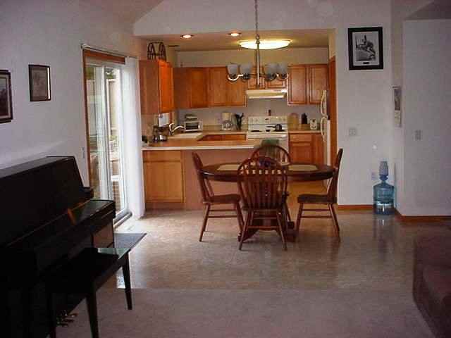 867 Harper Dr - Photo 3 of 4