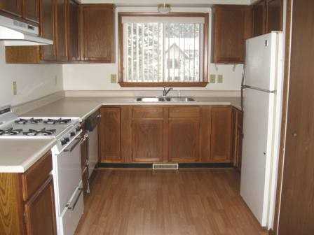 384 Roberts Ave - Photo 3 of 8