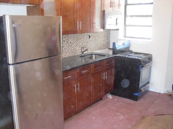 977 Jefferson Ave - Photo 2 of 6