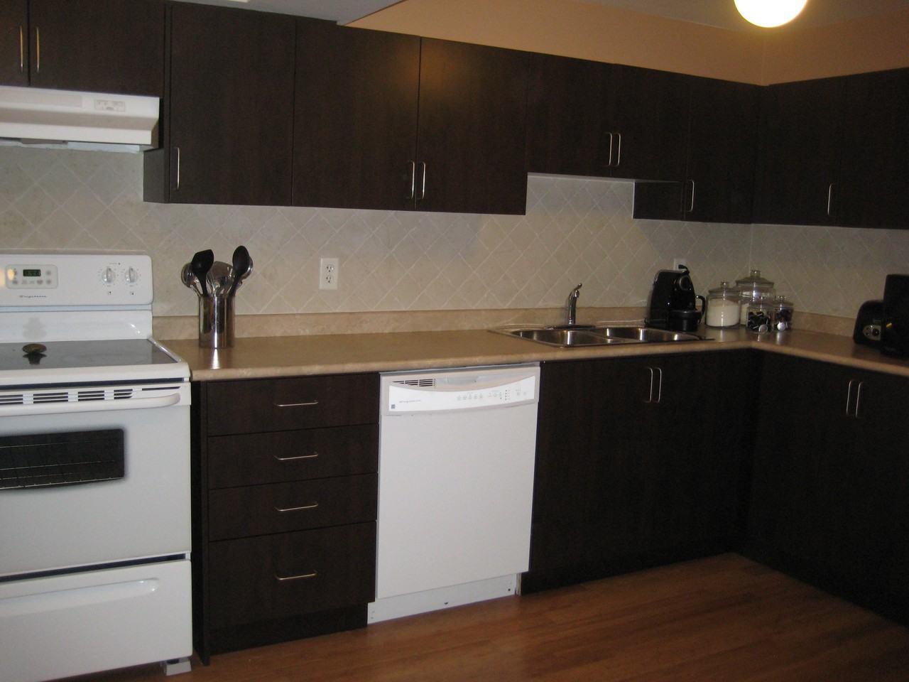 83 Goodwin Dr - Photo 3 of 7