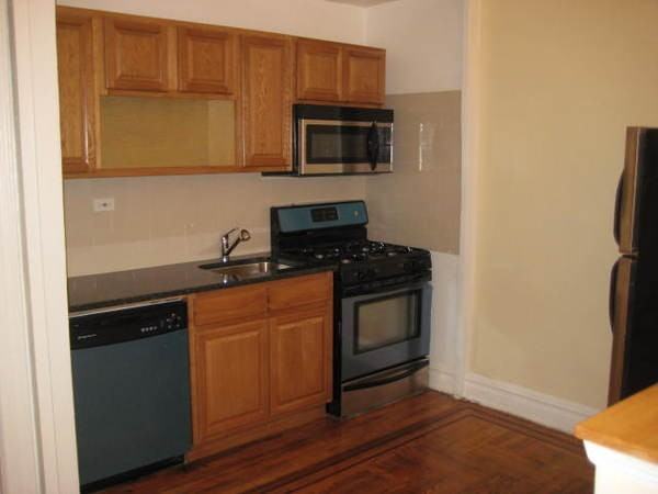 484 Brooklyn Ave - Photo 3 of 7