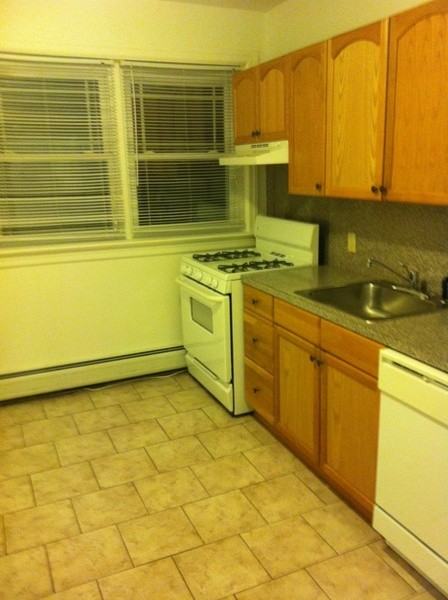 18 Winthrop Pl 1stFL - Photo 3 of 4