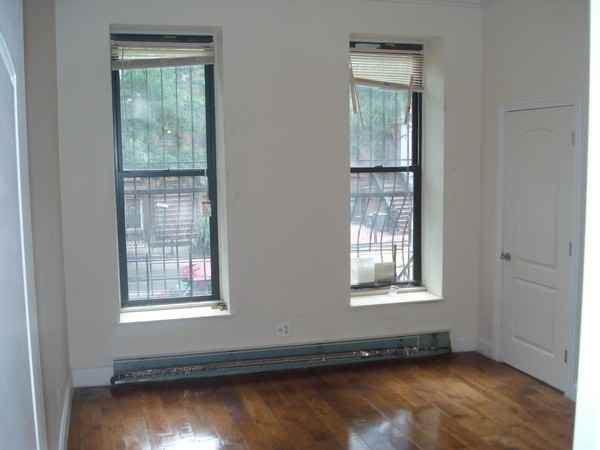 489 Quincy St - Photo 3 of 6