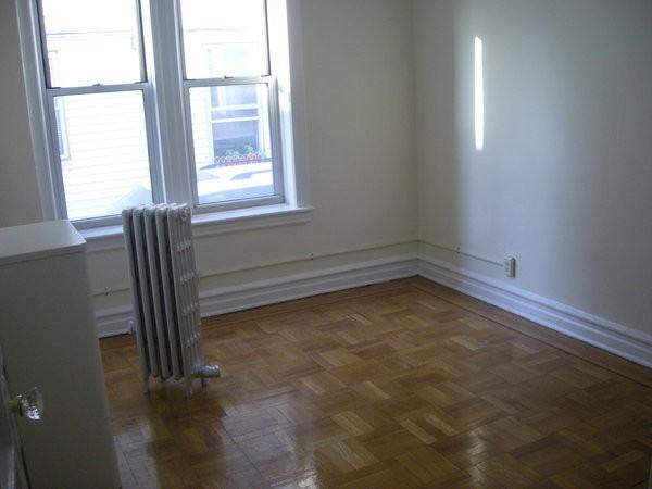 1560 W 10th St - Photo 2 of 3