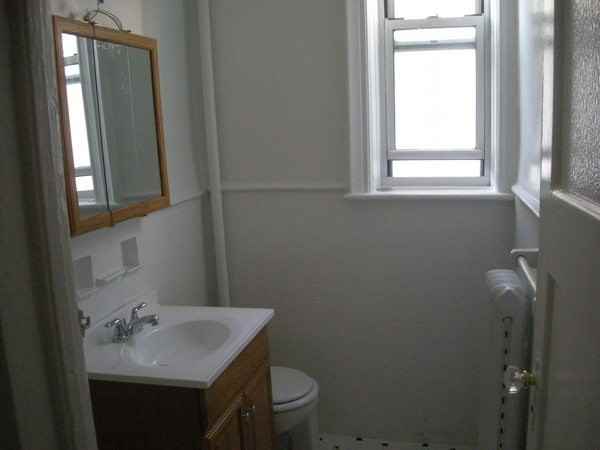 1560 W 10th St - Photo 3 of 3