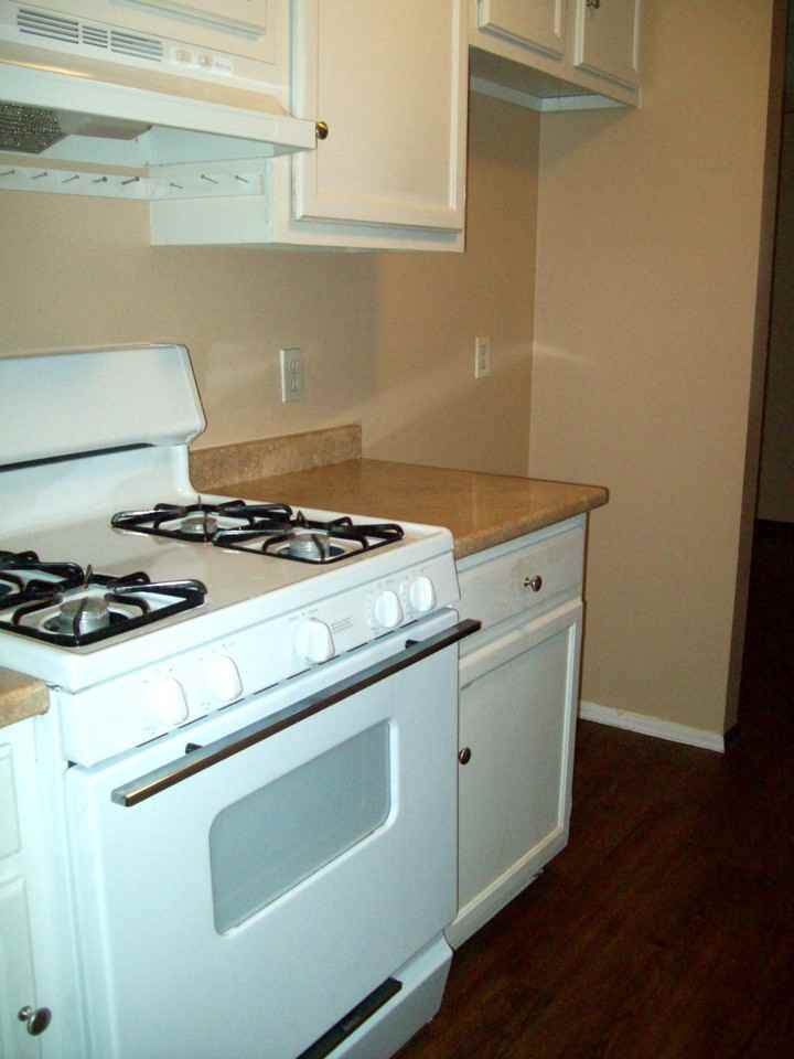 904 Sandy Ln - Photo 3 of 13