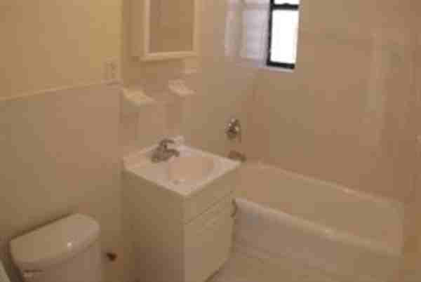 2106 Wallace Ave - Photo 3 of 3