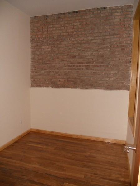 291 Cornelia St - Photo 3 of 4