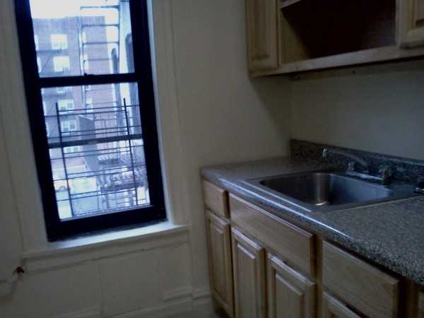 312 Webster Ave - Photo 2 of 3