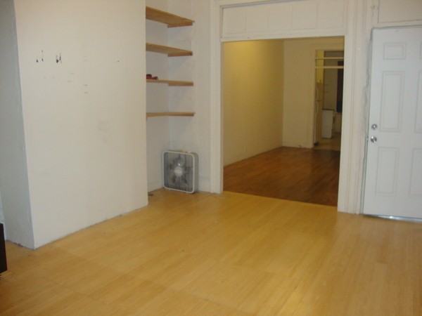 905 Grand St #2L - Photo 2 of 7