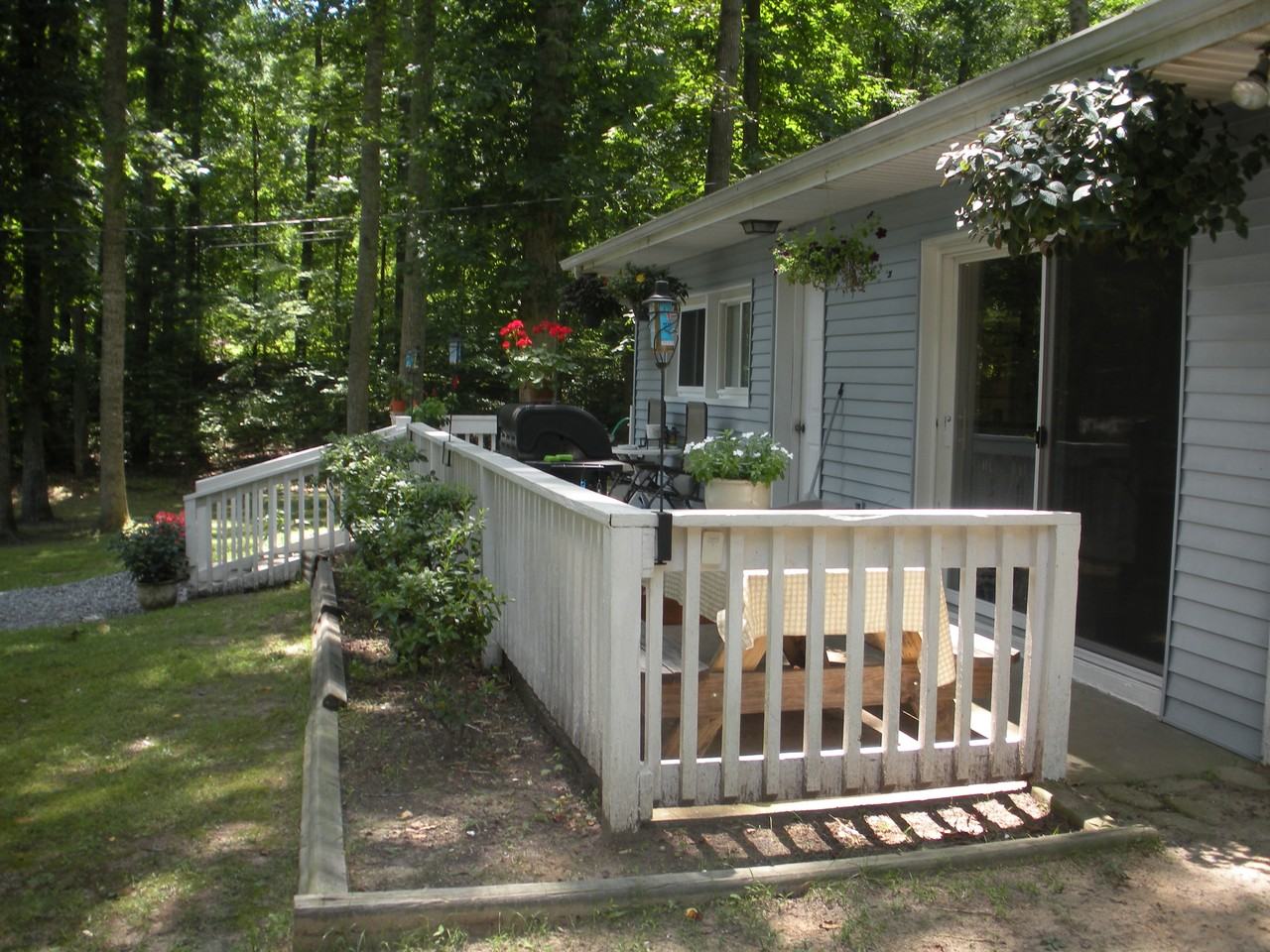 137 Beech Nut Dr - Photo 4 of 43