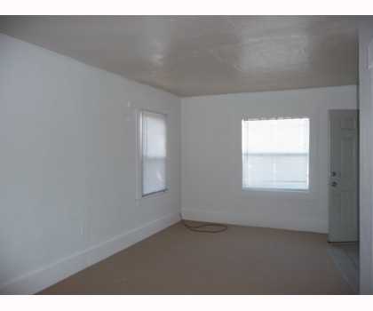 1116 71st Ave - Photo 2 of 3