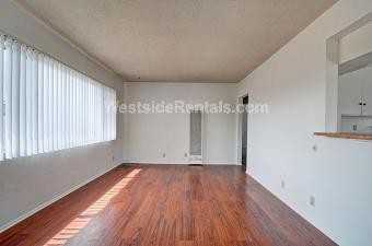 226 W 10th St - Photo 2 of 4