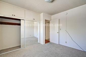 226 W 10th St - Photo 3 of 4