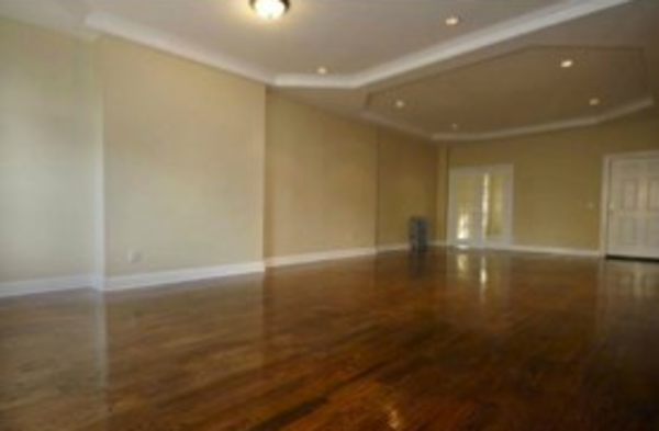 612 Hancock St - Photo 2 of 9