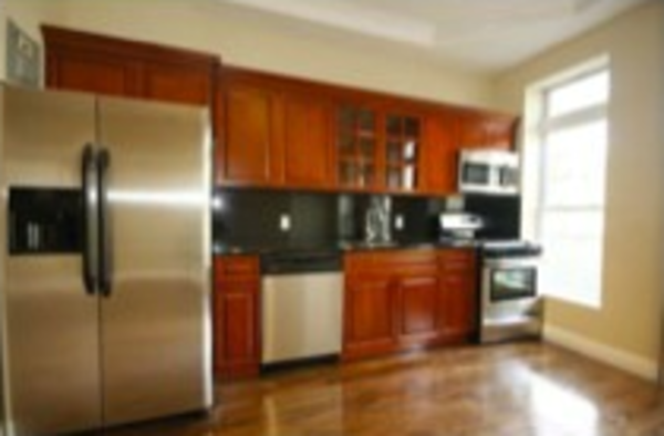 612 Hancock St - Photo 3 of 9