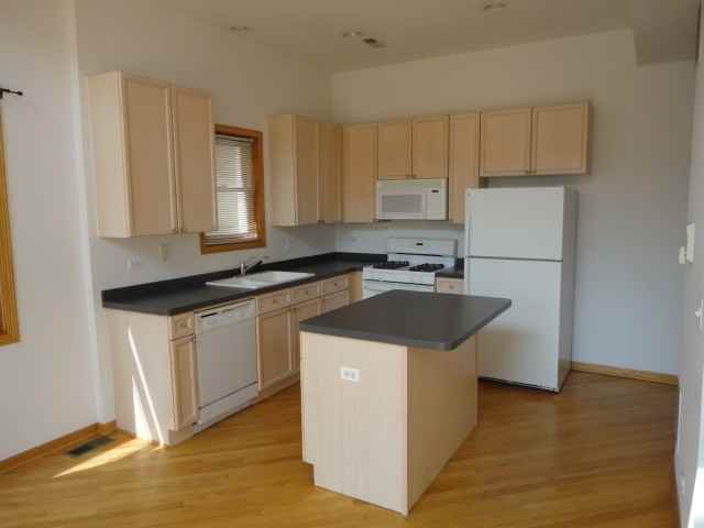 2737 N Wayne Ave - Photo 2 of 2