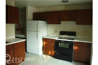 1745 S Hayes St #B - Photo 2 of 4