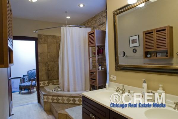 4049 N Greenview Ave #2