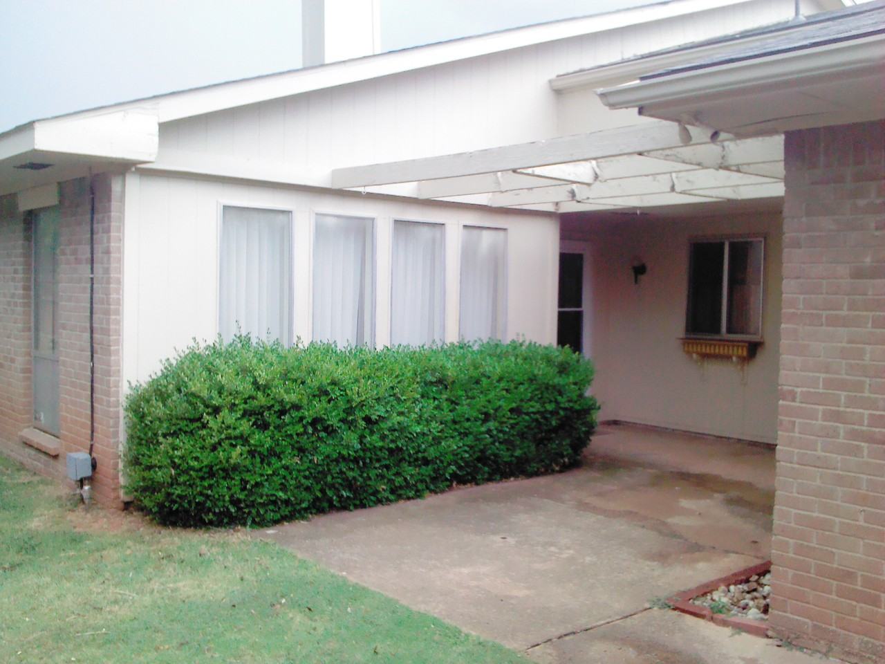 12214 Stratford Dr - Photo 2 of 14