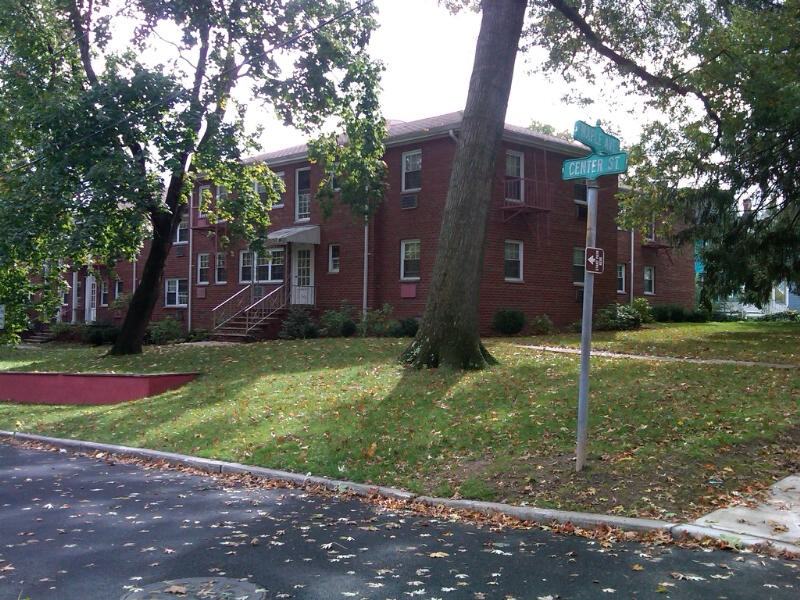 595 Center St - Photo 2 of 5