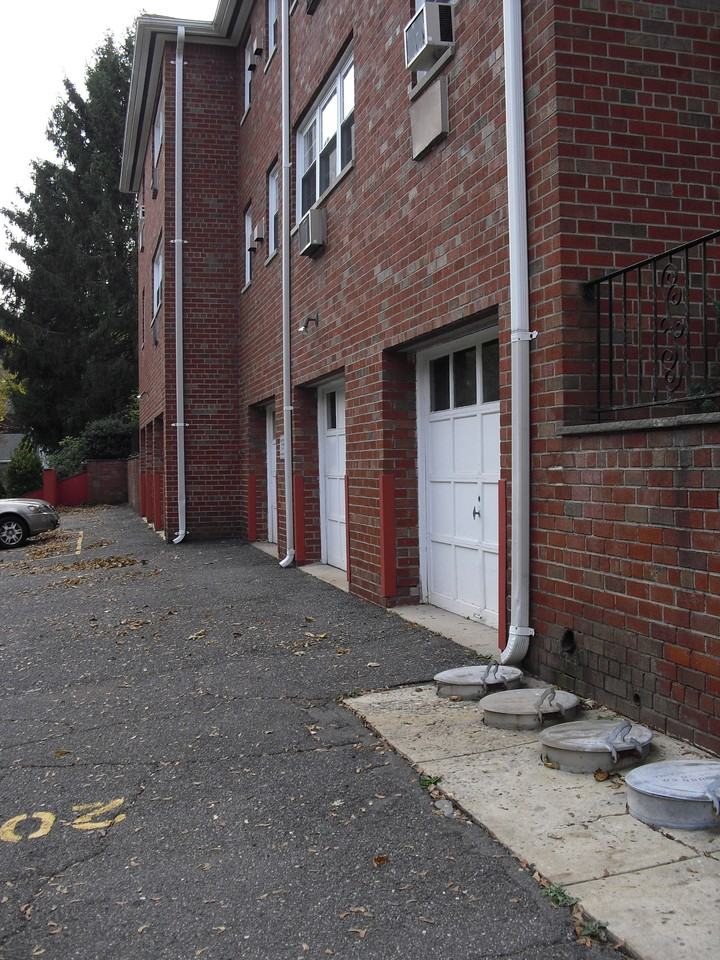 595 Center St - Photo 3 of 5