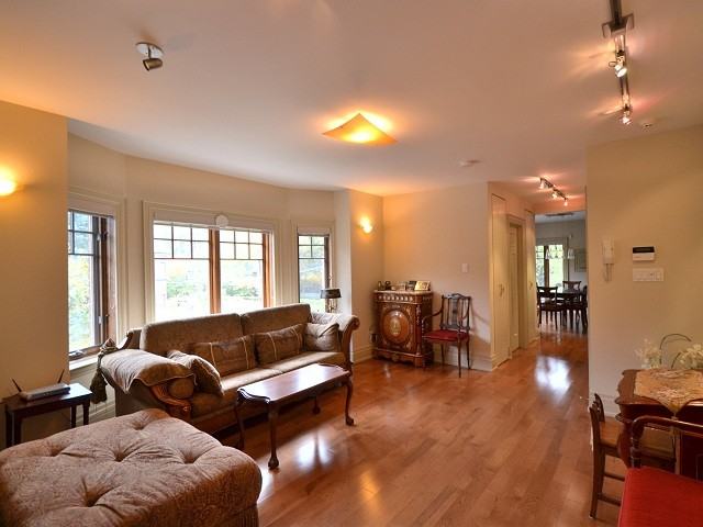 55 Oriole Rd - Photo 2 of 10